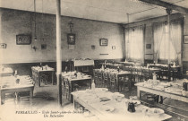 Versailles - École Saint-Jean-de-Béthune - Un Réfectoire. J. David et E. Vallois, phot.-édit., 99 rue de Rennes - Paris
