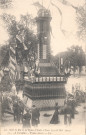 LL. MM. le Roi et la Reine d'Italie à Paris (14-18 oct. 1903) - À Versailles - Pylône décoré. L'Imprimerie nouvelle photographique, Paris