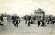 Versailles - Grille d'Honneur du Palais et Avenue de Paris. Héliotypie Bourdier-Faucheux, Versailles