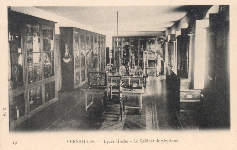 Versailles - Lycée Hoche - Le Cabinet de physique. M. K.