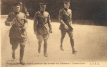 Versailles - Le Général Américain Bliss arrivant à la Conférence à Trianon Palace. Impr. Lévy Fils et Cie, Paris