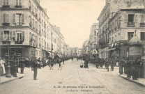 M. Alphonse XIII à Versailles - La Rue de l'Orangerie. A. Bourdier, impr.-édit., Versailles