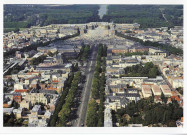 Vue aérienne de la ville vers le château. Éditions Art Lys, Versailles