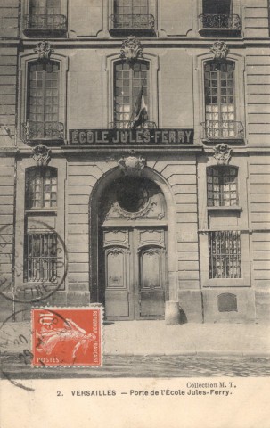 Versailles - Porte de l'École Jules-Ferry. Collection M.T.