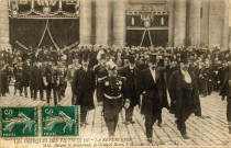 Les obsèques des victimes de "La République" - MM. Briand et Millerand, le général Brun, à la sortie de l'Église. L.L.