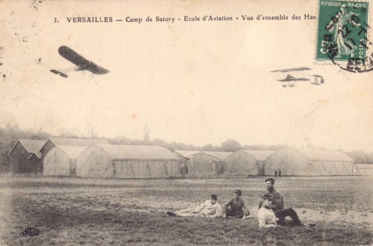 Versailles - Camp de Satory - École d'aviation - Vue d'ensemble des Hangars.
