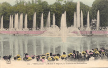 Versailles - Le Bassin de Neptune, un dimanche de Grandes Eaux. P.D., Paris