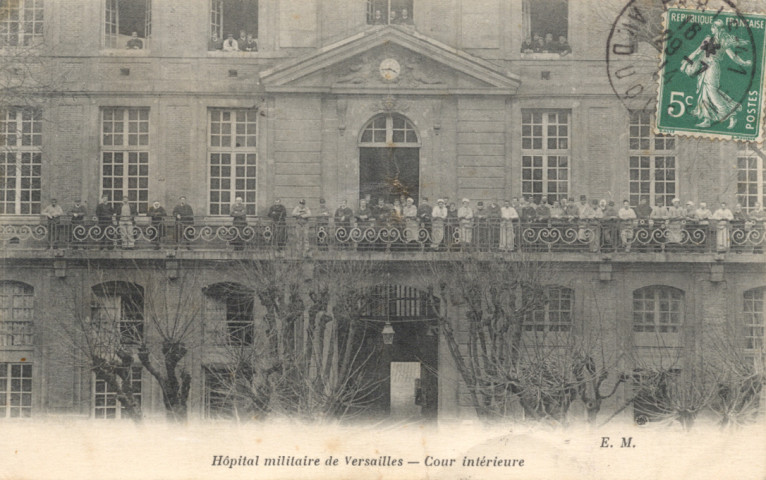 Hôpital militaire de Versailles - Cour intérieure. Héliotypie A. Bourdier, Versailles