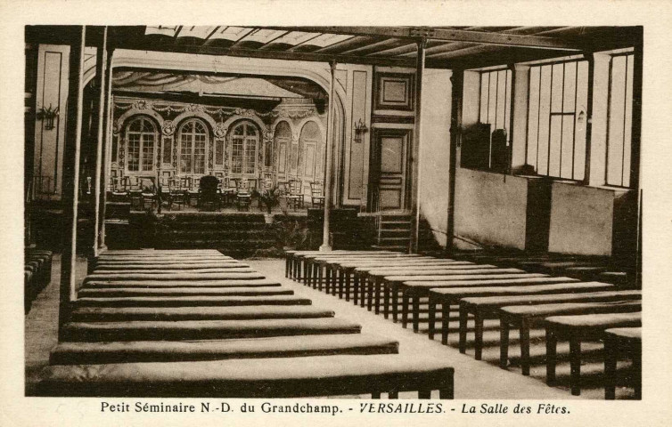 Versailles - Petit Séminaire Notre-Dame du Grandchamp. La Salle des Fêtes.