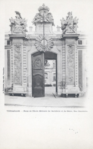 Versailles - Porte de l'École Militaire de l'Artillerie et du Génie - Rue Gambetta. A. Bourdier, impr.-édit., Versailles
