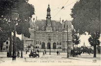 Versailles - L'Hôtel de Ville. Anciens Étab. Neurdein et Cie - Imp. Crété, succ. Corbeil-Paris, 52, Avenue de Breteuil, Paris