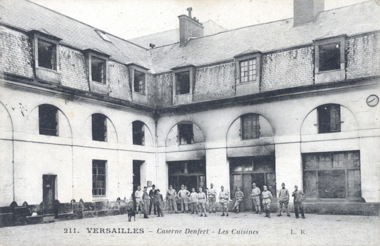 Versailles - Caserne Denfert - Les cuisines. L.R.