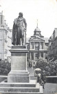 Versailles - Statue de Hoche. L.V. & Cie