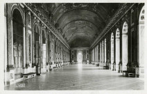 Versailles - Le Palais. La Galerie des Glaces.