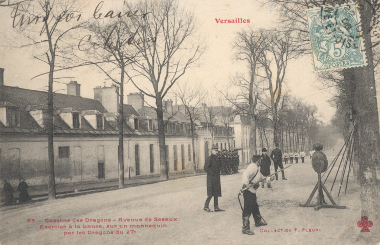 Versailles - Caserne des Dragons - Avenue de Sceaux - Exercice à la lance, sur un mannequin par les Dragons du 27e. Collection F. Fleury