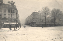 [Rue Saint-Pierre sous la neige.] A. Bourdier, impr.-édit., Versailles