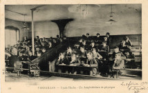 Versailles - Lycée Hoche - Un Amphithéâtre de physique. M. K.