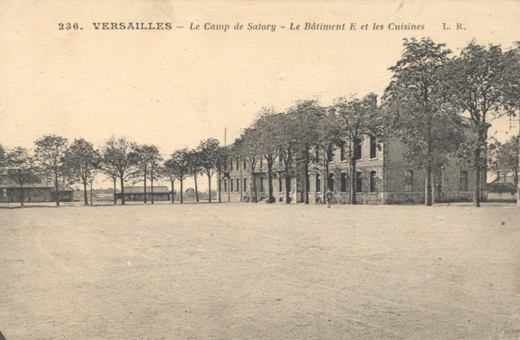 Versailles - Le Camp de Satory - Le bâtiment E et les cuisines. L. Ragon, phototypeur, Versailles