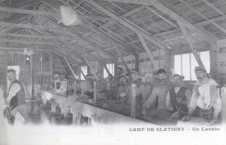 Camp de Glatigny - Un lavabo. Imp. Edia, Paris-Versailles