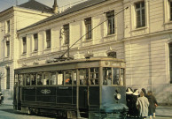 Tramways de Versailles (SVTE) - Arrêt à la Mairie en Mars 1956 - Motrice N° 55 de la ligne A. Publication F.A.C.S. - 134 rue de Rennes, 75006 Paris