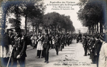 Funérailles des victimes de la catastrophe du dirigeable "La République" - (Versailles, 28 septembre 1909) - Défilé du cortège sur l'avenue de Sceaux ; en avant, l'Evêque, Monseigneur Gibier. N.D. photo