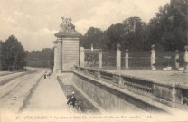 Versailles - La Route de Saint-Cyr et une des Grilles des Cent Marches. L.L.
