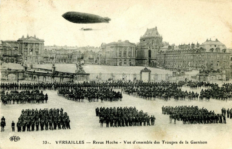 Versailles - Revue Hoche - Vue d'ensemble des troupes de la garnison. E.L.D.