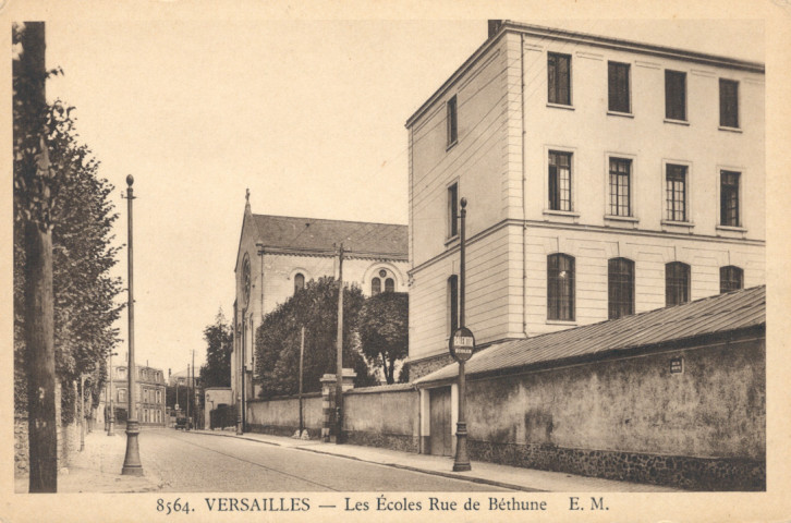 Versailles - Les Écoles Rue de Béthune. Anc. Étab. Malcuit. E.M., 41, faub. du Temple, Paris