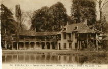 Versailles.- Parc du Petit Trianon, maison de la Reine.