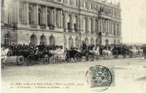 MM. le Roi et la Reine d'Italie à Paris (14-18 oct. 1903). A Versailles. L'arrivée au château.ParisL'Imprimerie Nouvelle Photographique