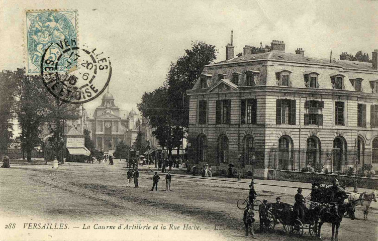 Versailles - La caserne d'Artillerie et la rue Hoche. L.L.
