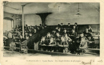 Versailles - Lycée Hoche - Un amphithéâtre de physique. M.K.
