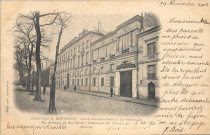 Institution E. Bertrand - École professionnelle de Versailles - 52, Avenue de St-Cloud - Directeur M. Caviale - Entrée. J. David, phot., Levallois-Paris