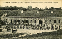 Le Trou d'Enfer (S.-et-O.) - 1er Groupe de Chasseurs Cyclistes - Cour Adjudant Lagrange.