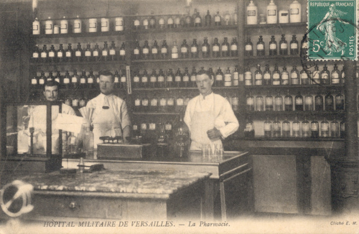 Hôpital militaire de Versailles - La Pharmacie. Cliché E.M.