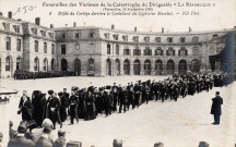 Funérailles des victimes de la catastrophe du dirigeable "La République" - (Versailles, 28 septembre 1909) - Défilé du cortège derrière le corbillard du capitaine Marchal. N.D. photo