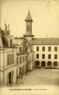 Grand Séminaire de Versailles - La Cour Intérieure. Édition de l'Union des Œuvres, 82 rue de l'Université, Paris