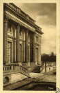 Palais du Petit Trianon, construit par Gabriel en 1766. L'escalier. Mona