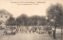 Petit Séminaire N.-D. du Grand-Champ - Versailles - Cour de récréation de la 1re division. Édition J. David et E. Vallois, 99, Rue de Rennes, Paris