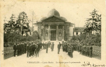 Versailles - Lycée Hoche - Le départ pour la promenade. M.K.