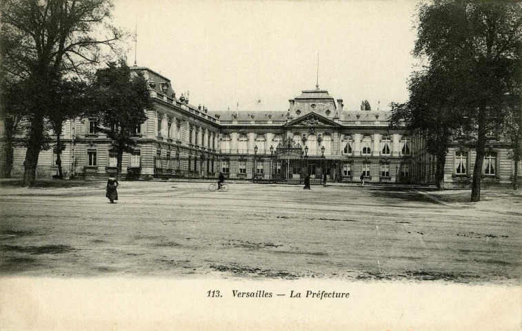 Versailles - La Préfecture. Héliotypie Bourdier et Faucheux, Versailles