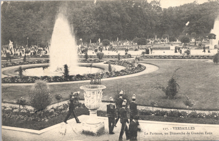 Versailles - Le Parterre, un dimanche de Grandes Eaux.