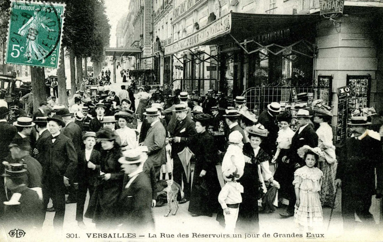 Versailles - La rue des Réservoirs un jour de Grandes Eaux. E.L.D.