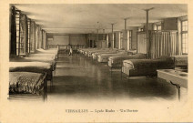 Versailles - Lycée Hoche - Un dortoir. M.K.