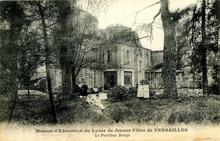 Maison d'éducation du lycée de jeunes filles de Versailles - Le Pavillon Rouge. E. Vallois, photo-édit., 99 rue de Rennes, Paris