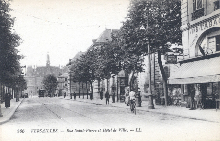 Versailles - Rue Saint-Pierre et Hôtel de Ville. Imp. Lévy Fils & Cie, Paris