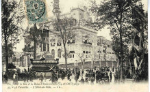 MM. le Roi et la Reine d'Italie à Paris (14-18 oct. 1903). A Versailles. L'hôtel de Ville.ParisL'Imprimerie Nouvelle Photographique