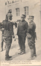 La Grande Guerre 1914 - Le Généralissime Joffre et le Général Castelnau donnant des ordres. Phot-express