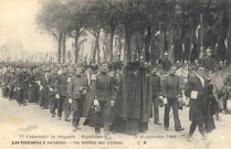 Catastrophe du dirigeable "République", le 25 Septembre 1909 - Les funérailles à Versailles - Les familles des victimes. C. Malcuit, phot-édit., Paris