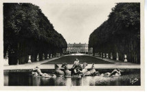 Versailles. Allée royale et bassin d'Apollon.The park. The royal avenue and Apoll's basin.9 rue ColbertEdition d'Art LYS